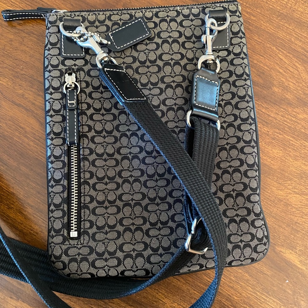 Coach - Vintage Coach Black/Grey Signature Logo Cross Body Purse
